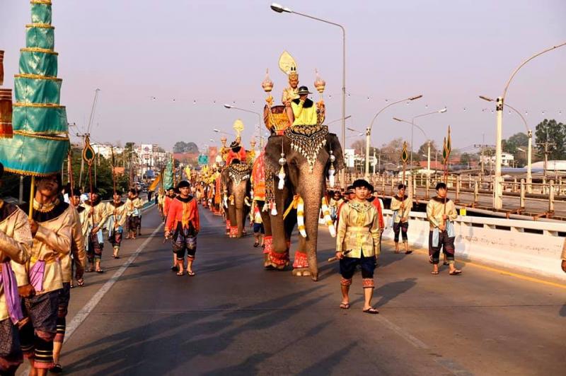 2. ร่วมพิธีเปิดงานนบพระเล่นเพลง ประจำปี 2563
